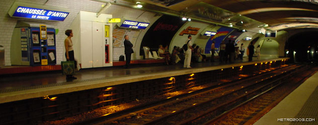 paris metro（パリのメトロ）Chaussée d'Antin-La Fayette></div>

<div id=